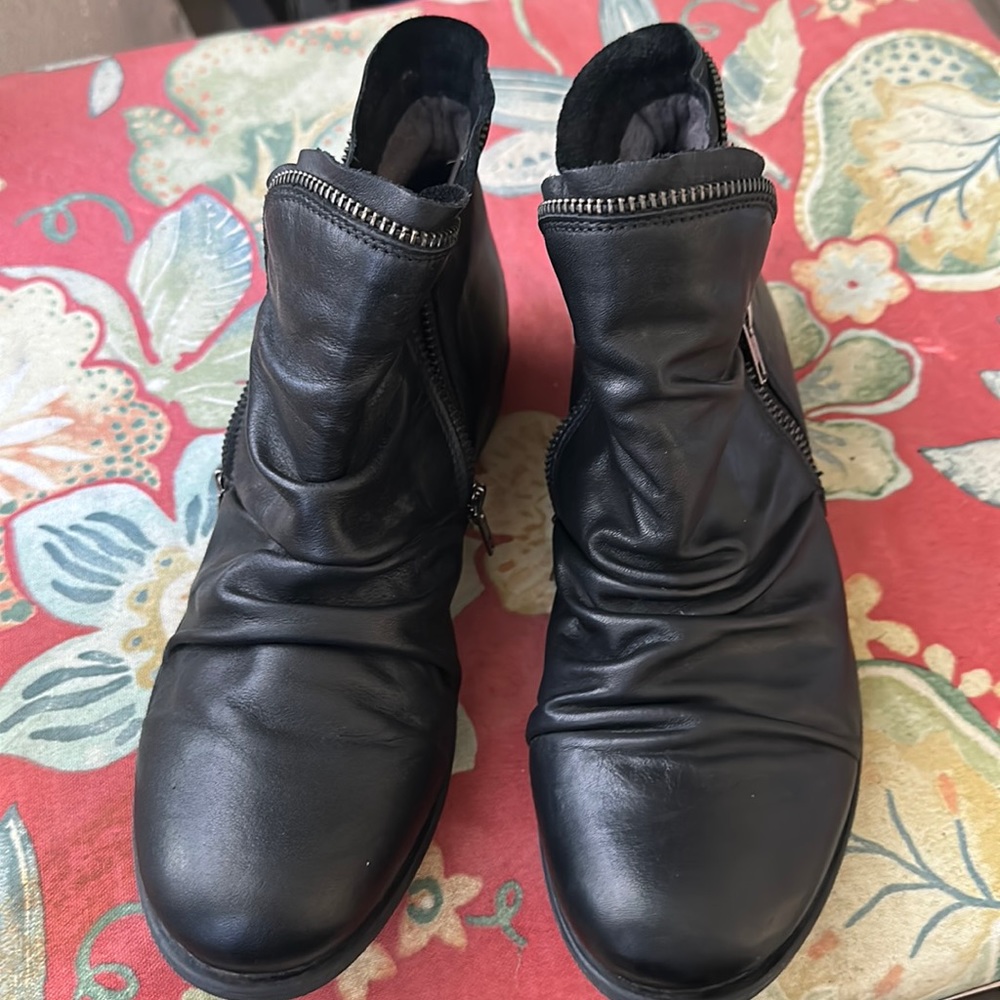 Miz Mooz Luna ankle boot